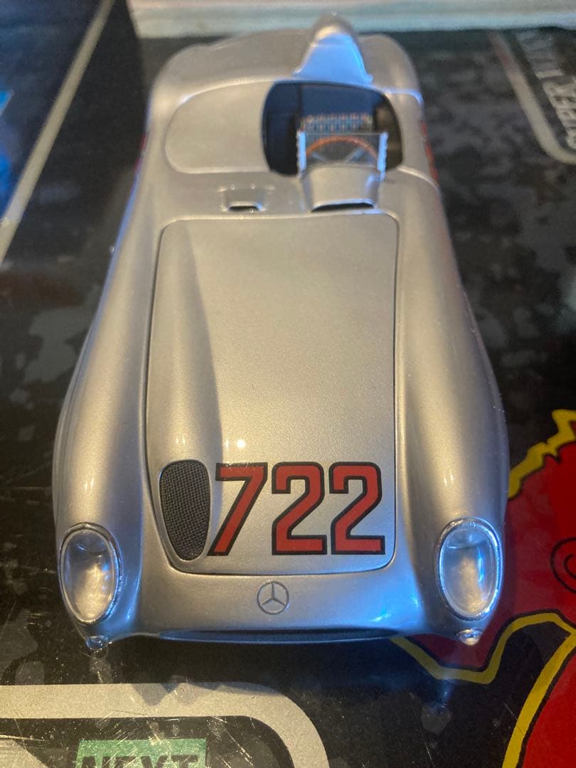 メルセデス・ベンツ 722 1/18スケールモデル