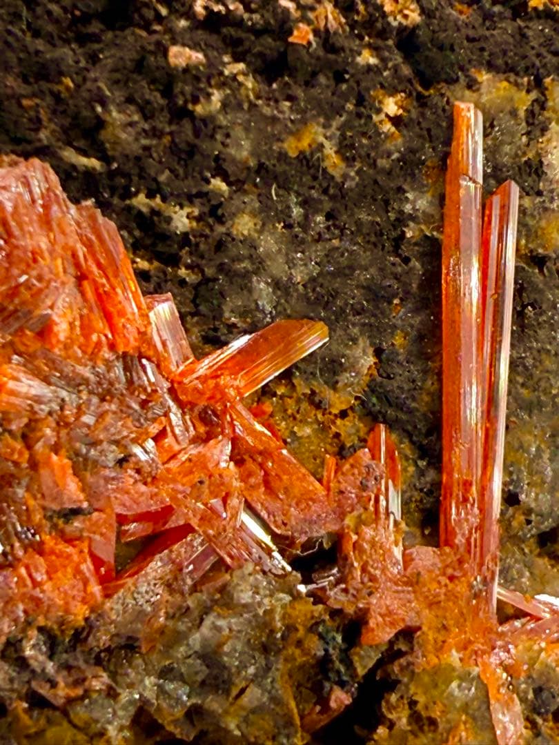 クロコアイト　紅鉛鉱　原石　鉱物　標本　天然石　石