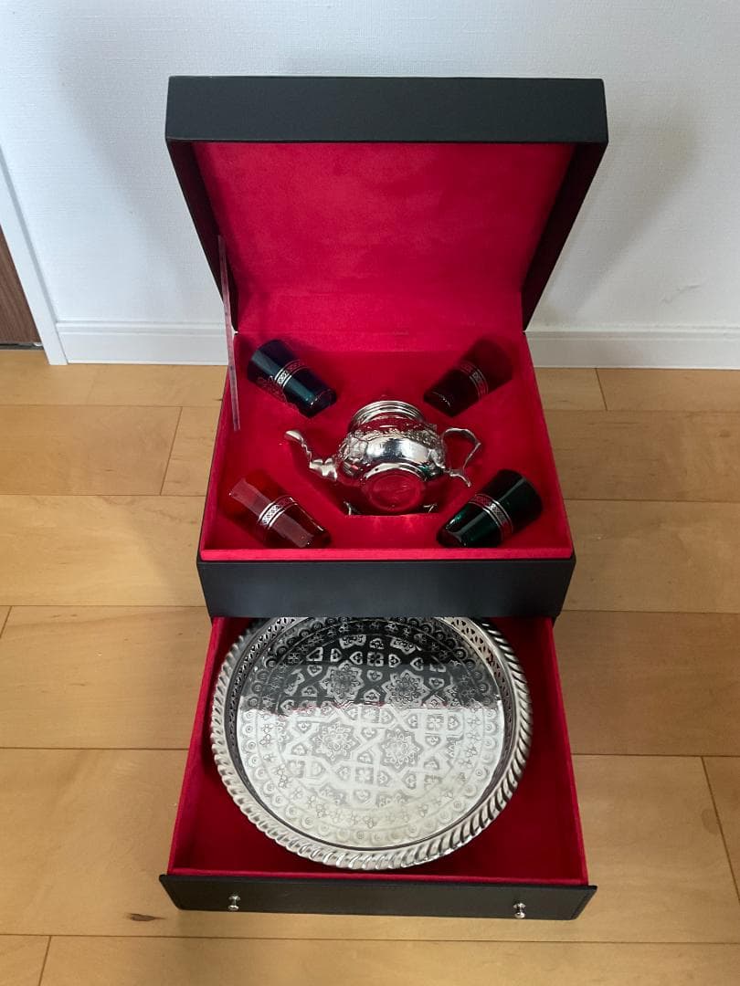 本革、収納箱入りモロッコティーセット