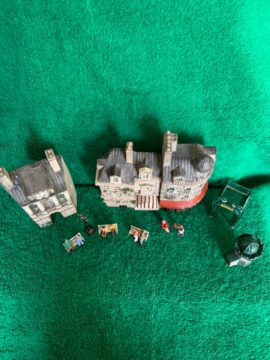 ドミニク・ゴー パリの街並シリーズの人形・ベンチ・街灯・キオスク・メトロ入り口