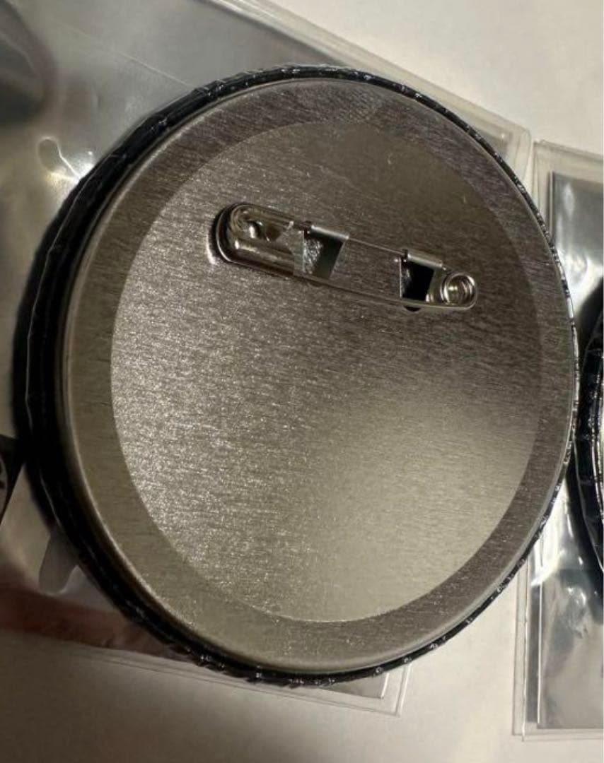 ハンターハンター ヒソカ 缶バッジ グラフアート