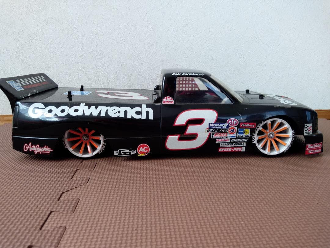 カラス　　　タミヤ 1/10 TT01シャーシ NASCAR シボレー