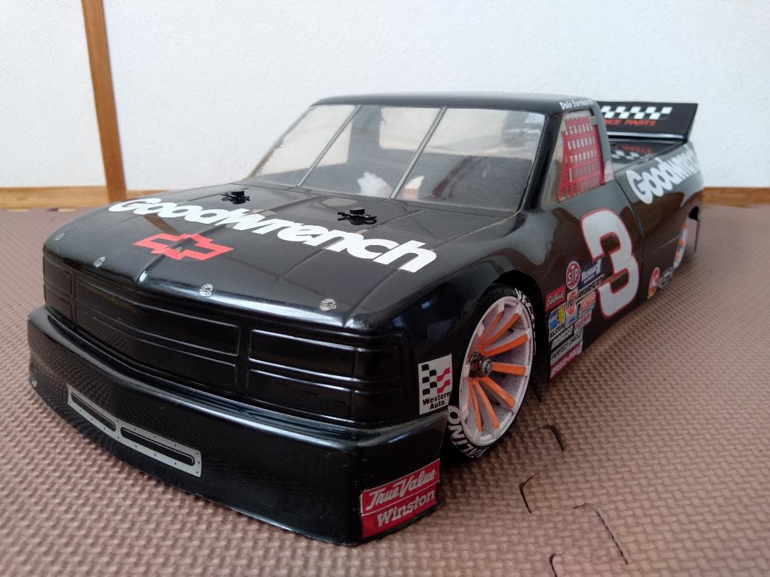 カラス　　　タミヤ 1/10 TT01シャーシ NASCAR シボレー