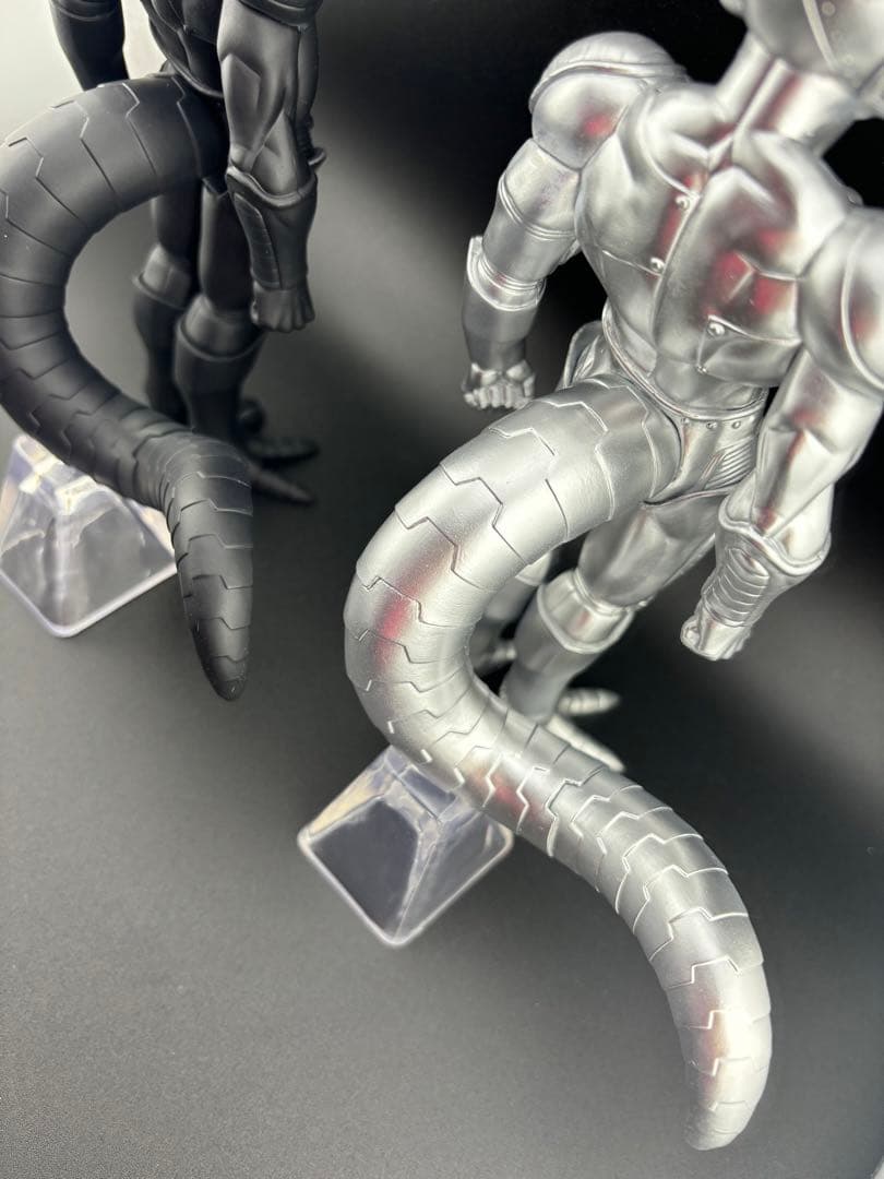 ✨ 一番くじドラゴンボール E賞メカフリーザ　リペイント　白黒2体セット箱あり✨