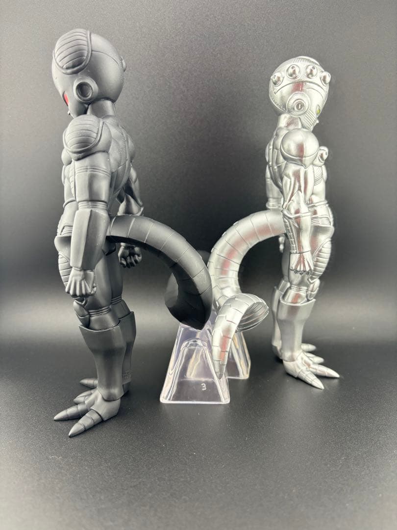 ✨ 一番くじドラゴンボール E賞メカフリーザ　リペイント　白黒2体セット箱あり✨