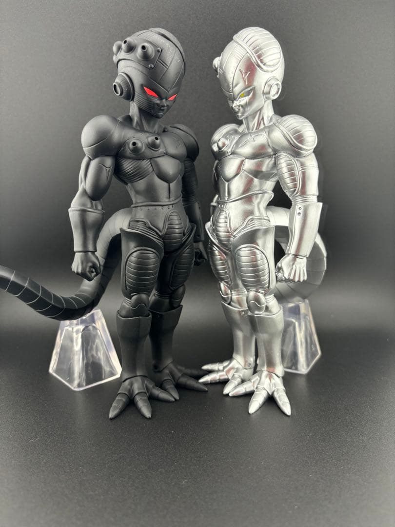 ✨ 一番くじドラゴンボール E賞メカフリーザ　リペイント　白黒2体セット箱あり✨