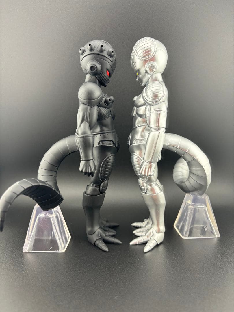 ✨ 一番くじドラゴンボール E賞メカフリーザ　リペイント　白黒2体セット箱あり✨