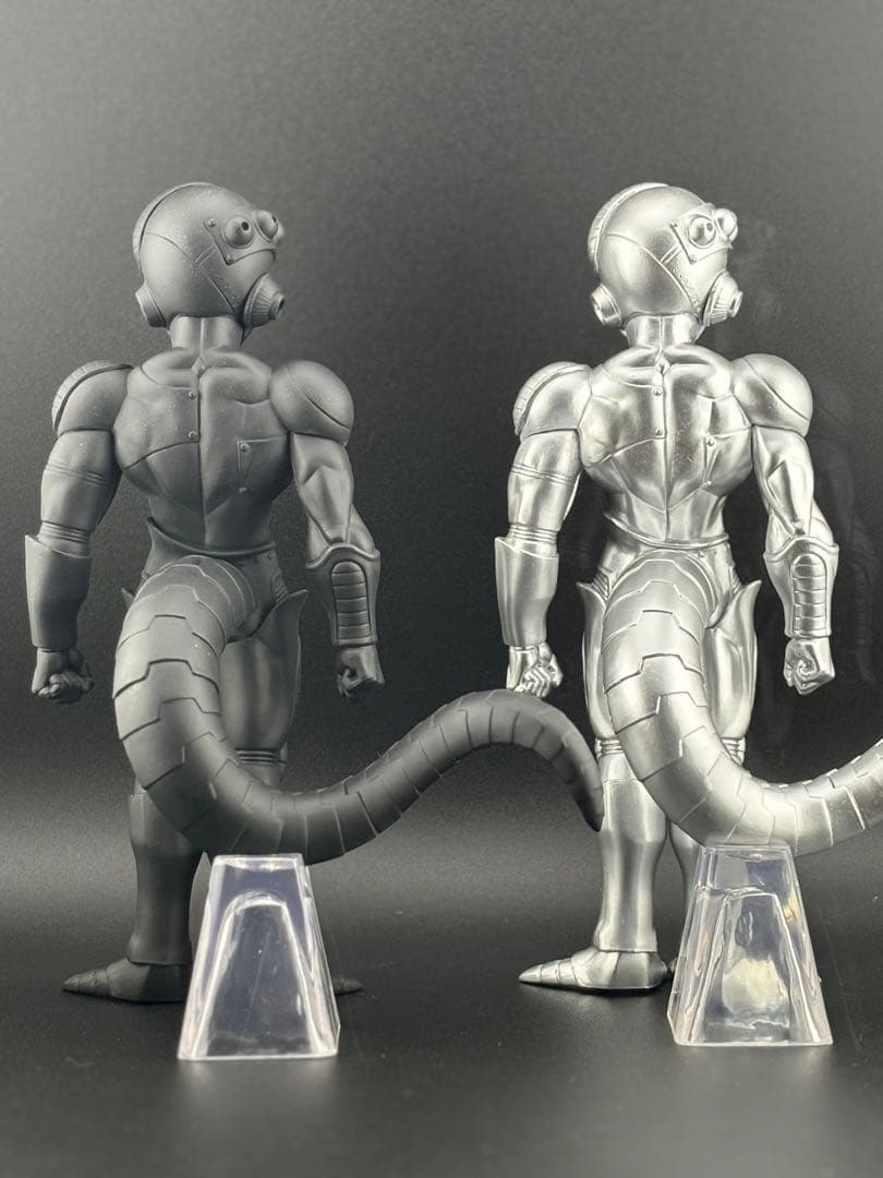 ✨ 一番くじドラゴンボール E賞メカフリーザ　リペイント　白黒2体セット箱あり✨