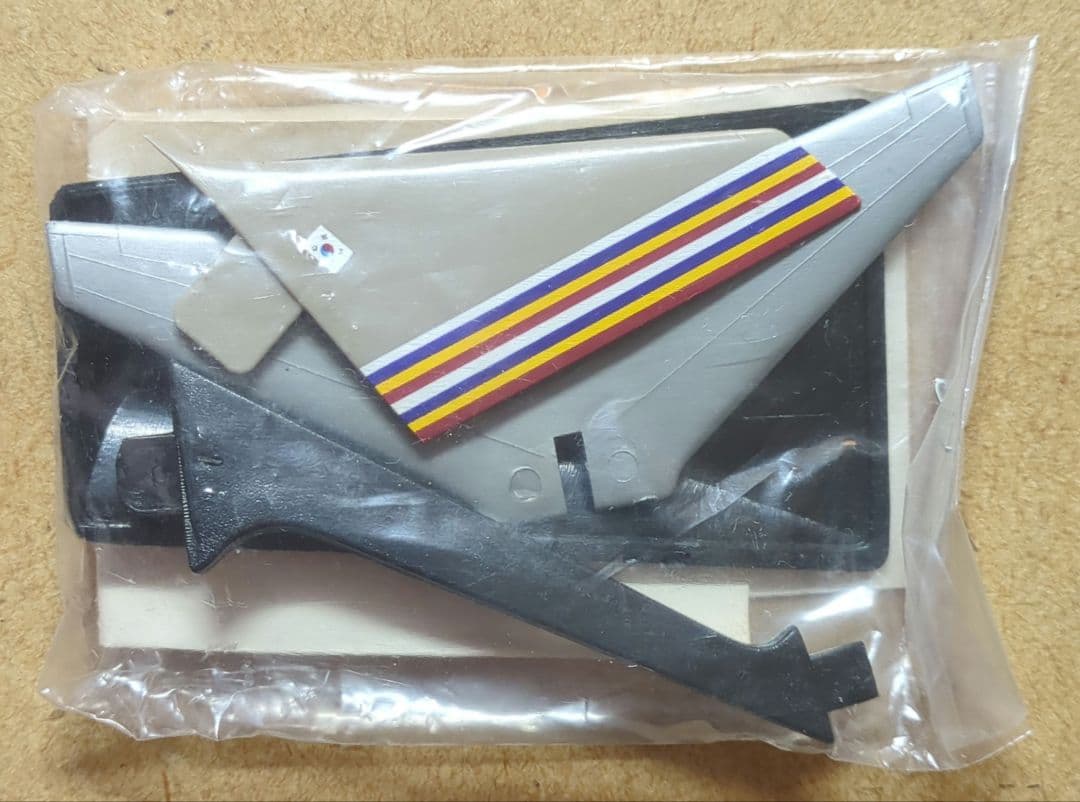 アシアナ航空 B767-300 Aircraft 1/200と腕時計