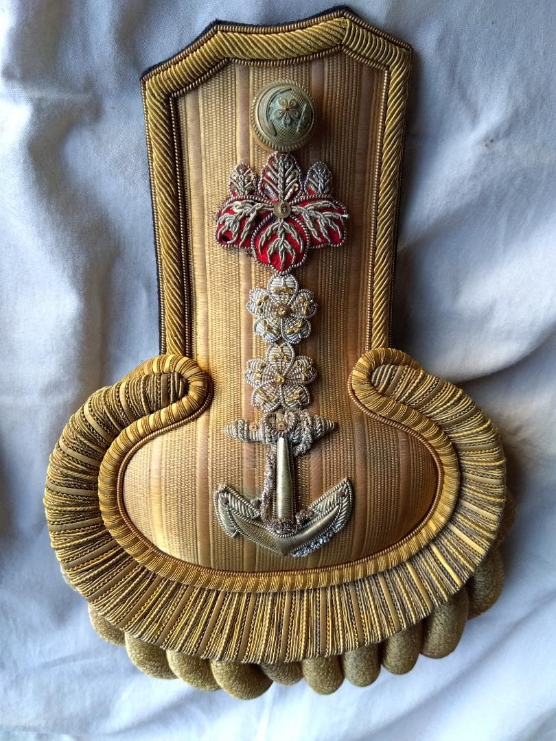 【レア中のレア】【ヴィンテージ】大礼帽と正肩章　海軍大佐　本物　ボロボロトランク