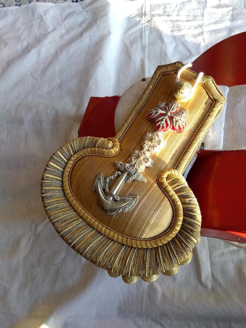 【レア中のレア】【ヴィンテージ】大礼帽と正肩章　海軍大佐　本物　ボロボロトランク