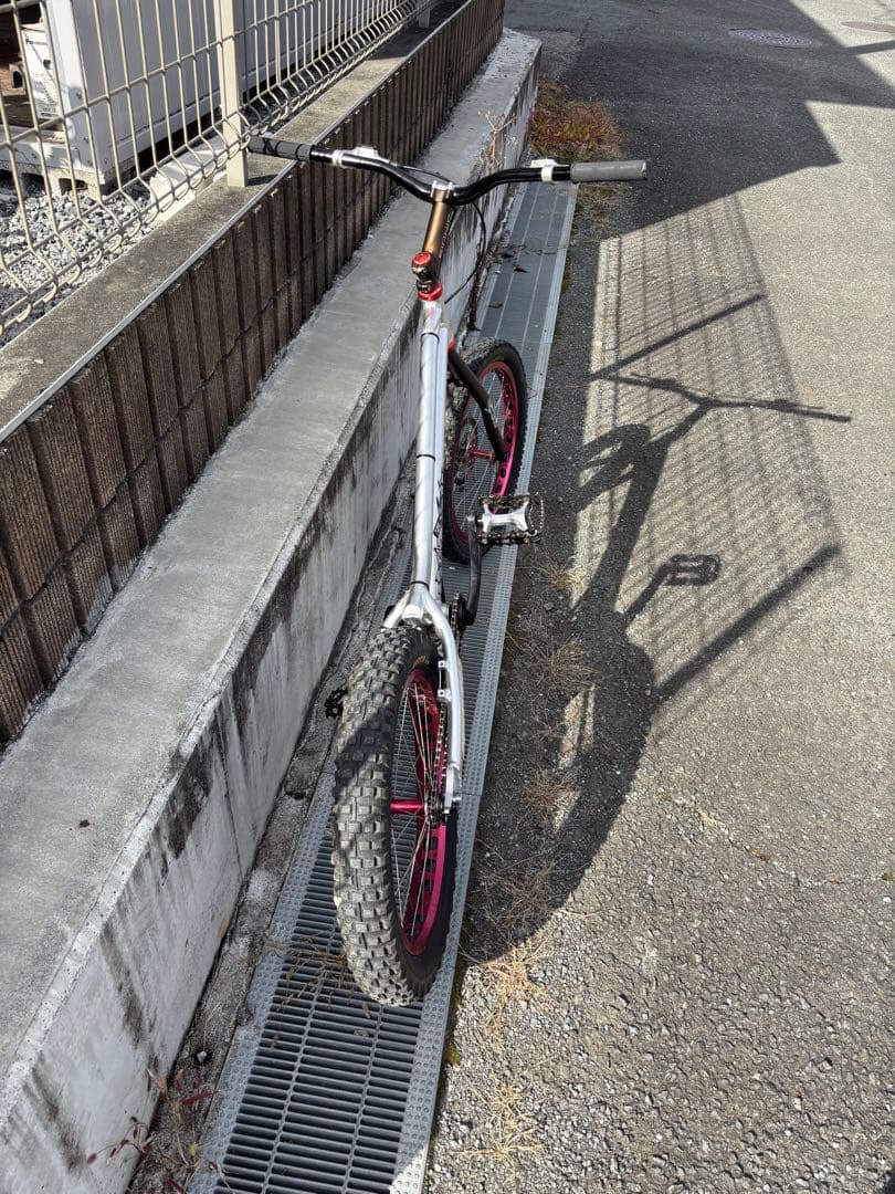 BIONIC　トライアル　２０インチ　　前後　油圧ブレーキ　中古　引き取りのみ