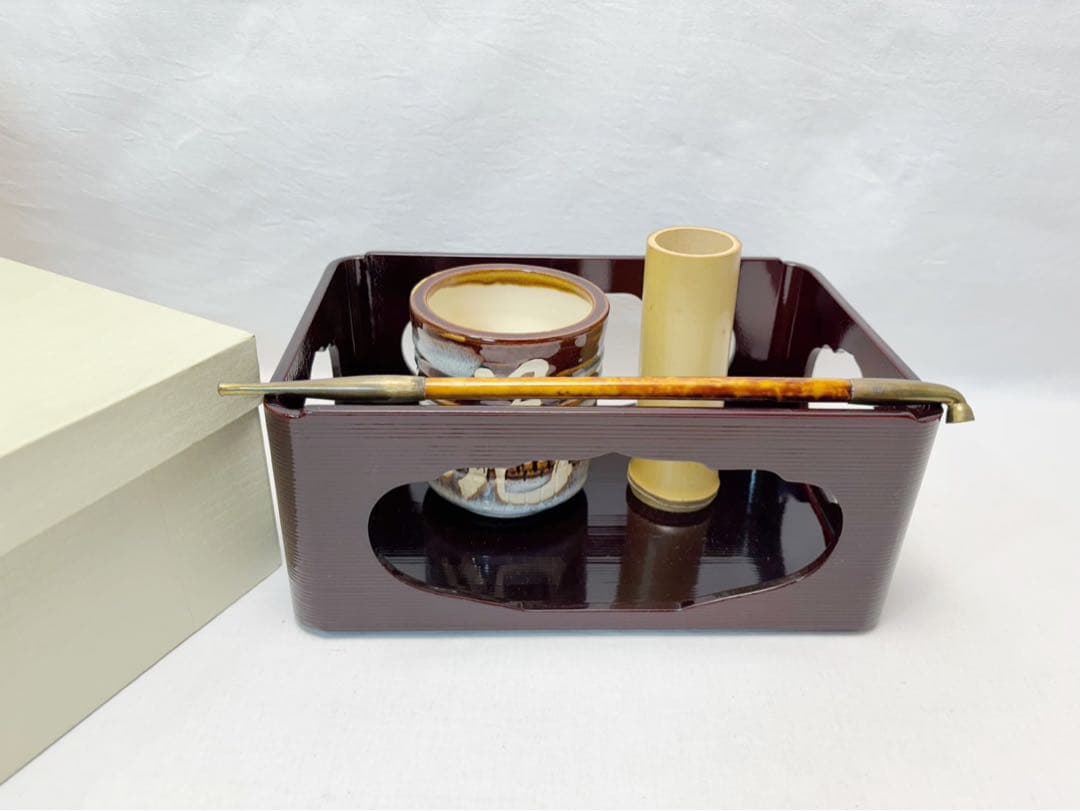 ほぼ未使用 茶道具溜塗 香狭間透煙草盆 玄々斎好写 雪月花火入 灰吹 キセル紙箱