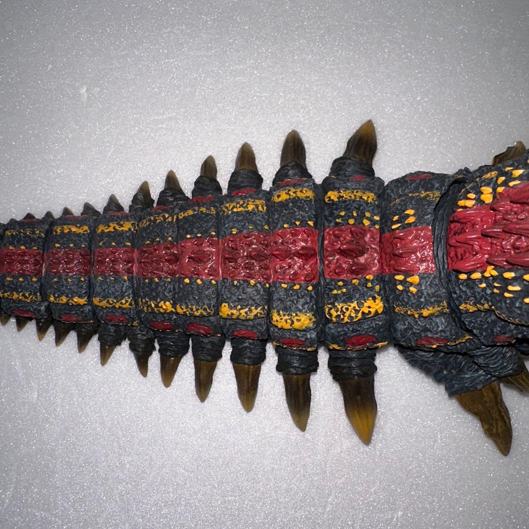 S.H.MonsterArts バトラ 幼虫 フィギュア