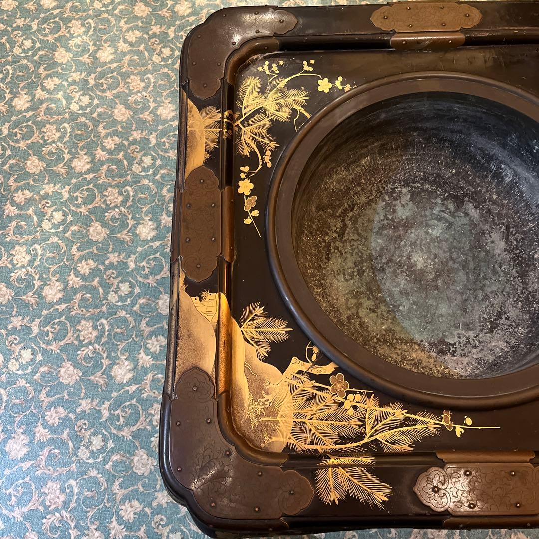 金箔装飾の四角形火鉢