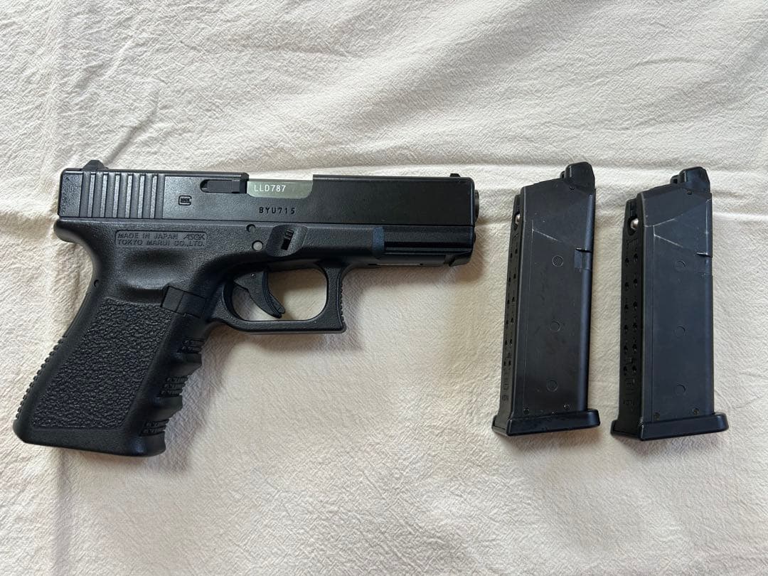 東京マルイGLOCK19 3rd GENE、ホルスター、マガジンウォーマー付き