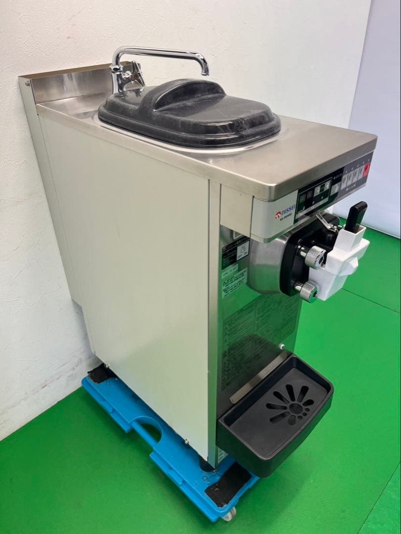 ☆地域限定送料無料☆工場整備品☆日世 ソフトクリームフリーザー　業務用