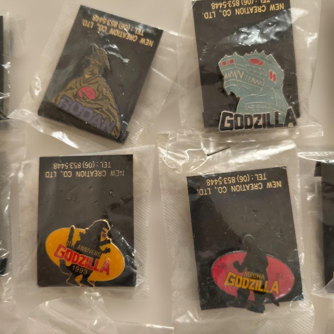 これだけ揃っていたら超レア　ゴジラピンバッジセット