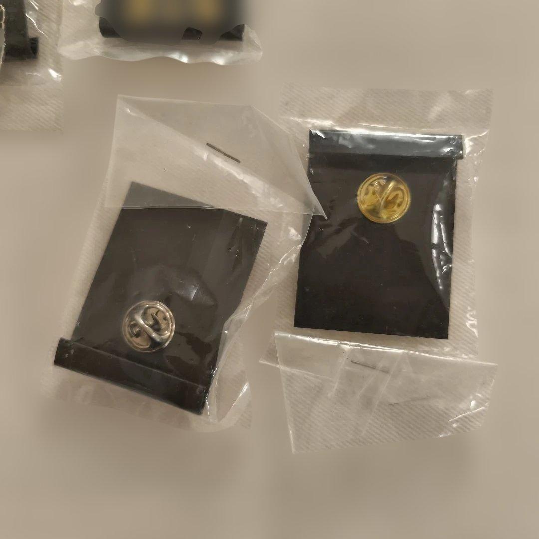 これだけ揃っていたら超レア　ゴジラピンバッジセット