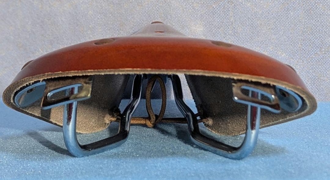 walgun 本革製レザーサドル