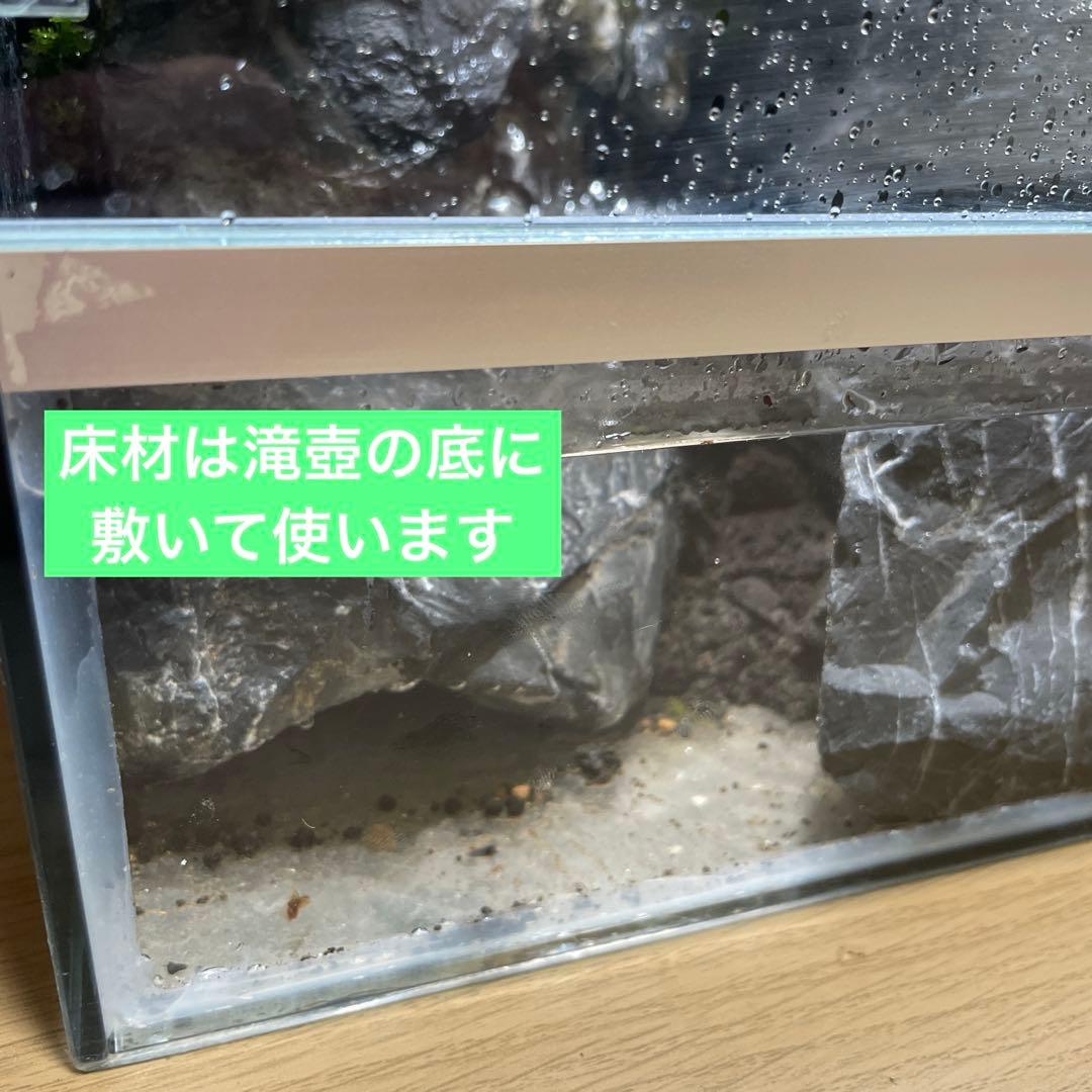 y*u様 【完成品】迫力のある大きな滝のアクアテラリウム