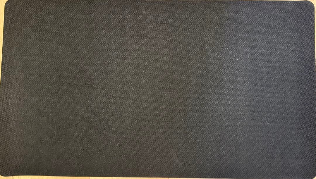 週末限定特価　mtg マジックコン　ラスベガス　限定箔押しプレイマット　クラウド