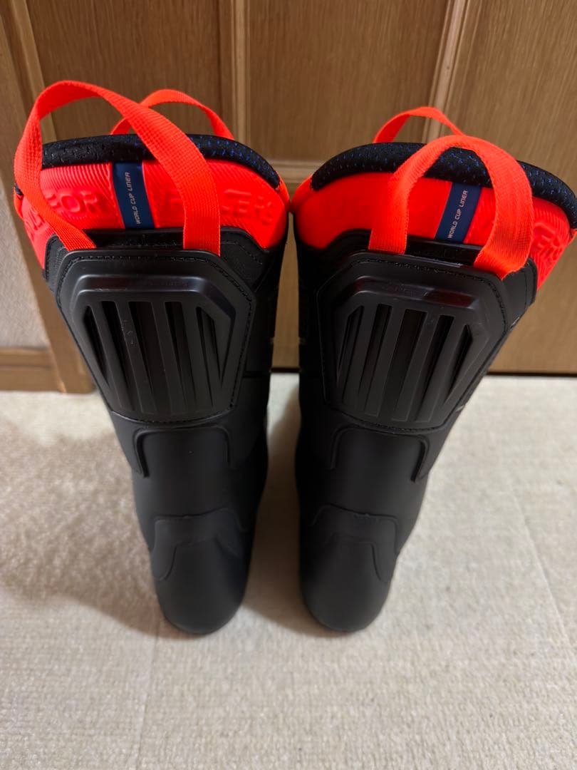 LANGE RS 130 LV スキーブーツ レーシング　競技 基礎 ラング