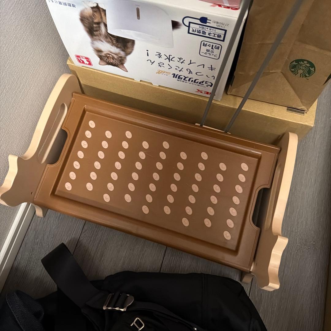 犬用食器台 ブラウン穴あきデザイン