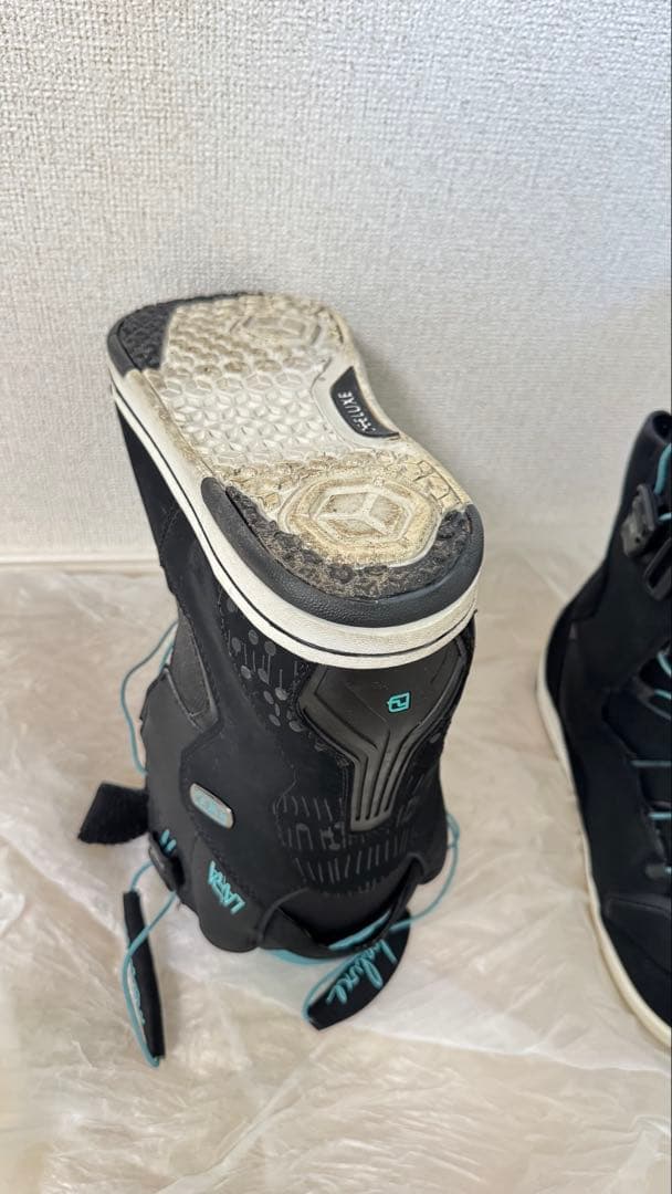 LARA スノーボードブーツ 女性用 ブラック/ターコイズ