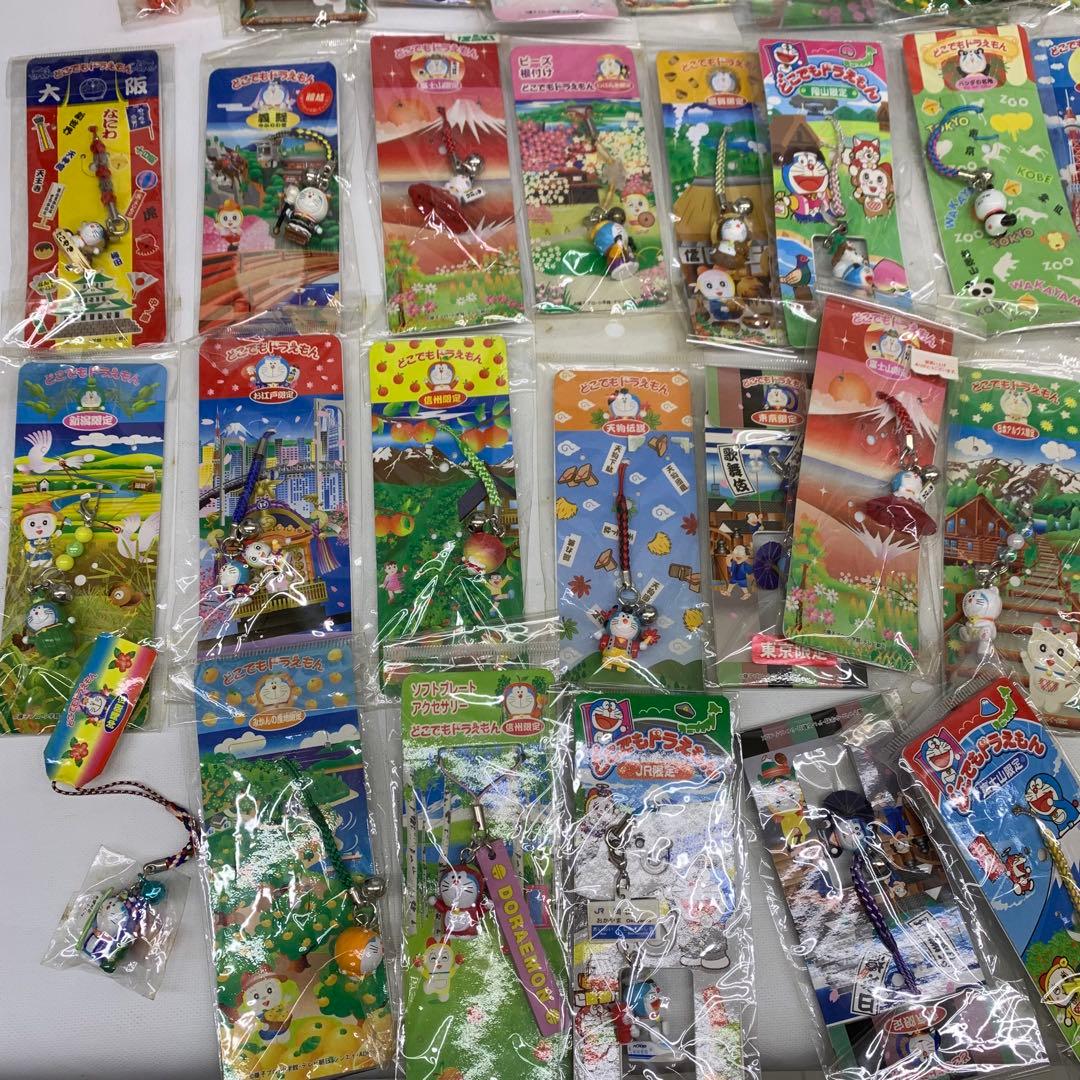 ▲ どこでもドラえもん　限定ストラップ　ストラップ　ピンバッジ　まとめ　71点