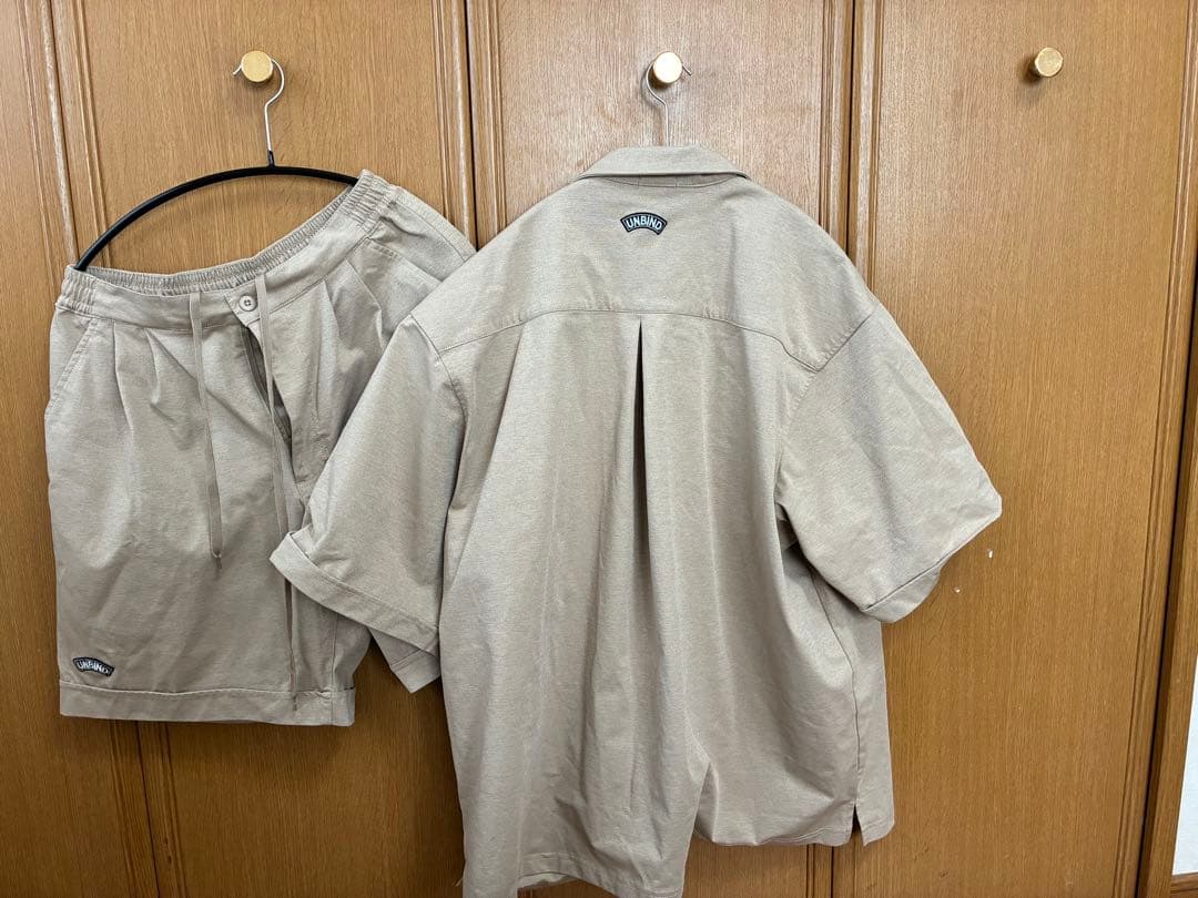 UNBIND STRETCH BUTTON ベージュ ショートパンツシャツセット