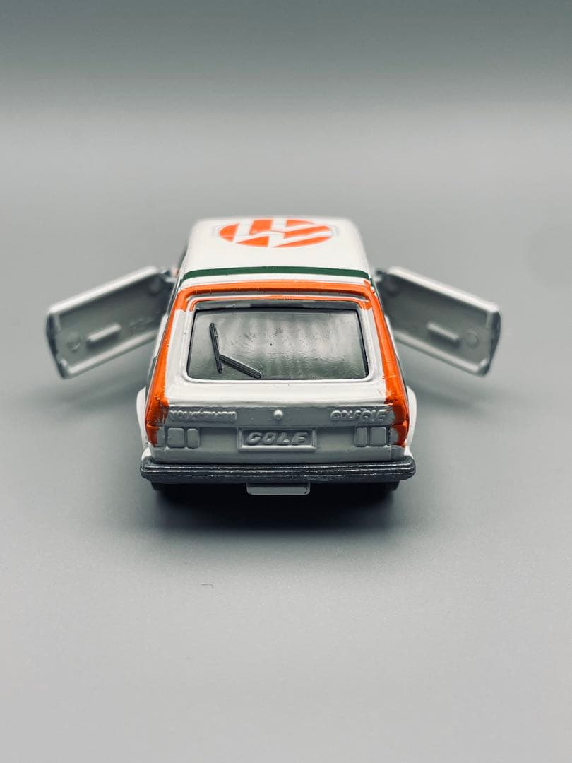 トミカ F15 Volkswagen GOLF GLE Castrol