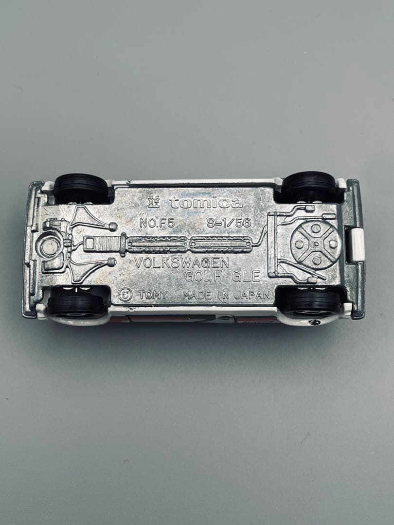 トミカ F15 Volkswagen GOLF GLE Castrol