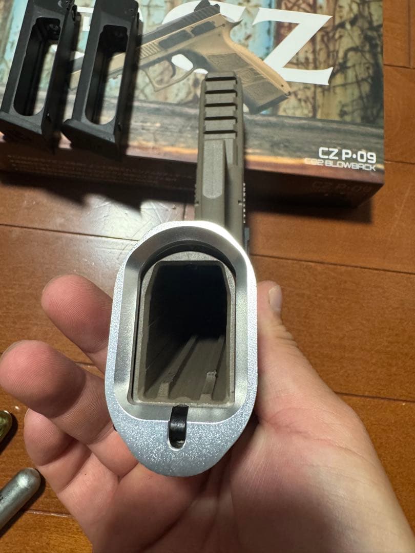 カーボネイト・CZ P-09 タンカラー マガジン2本付き