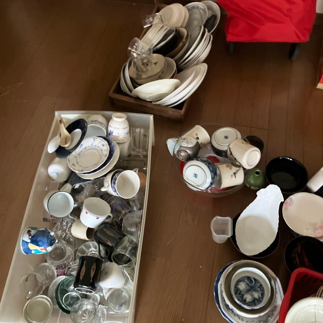 昭和レトロな木製ガラス扉キャビネット