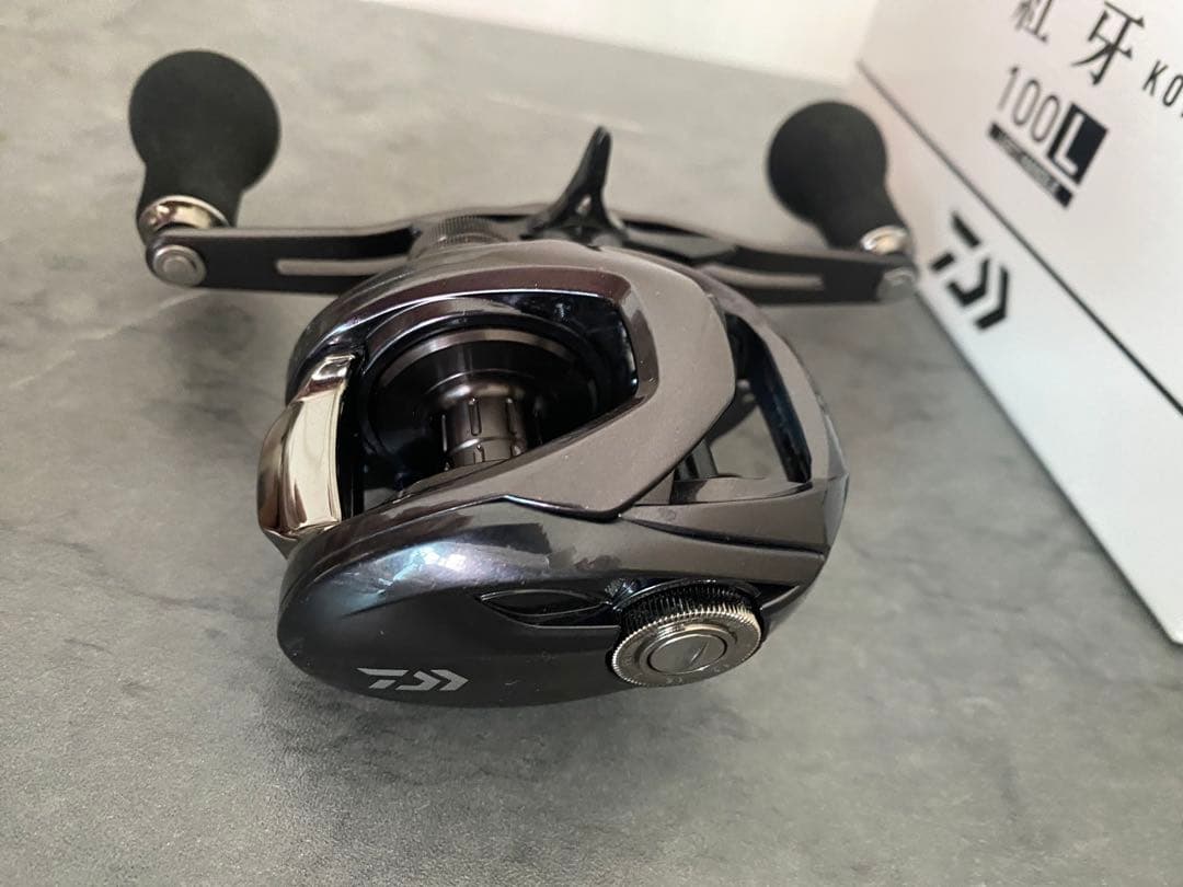 ダイワ 23 紅牙 100L ベイトリール 左巻き