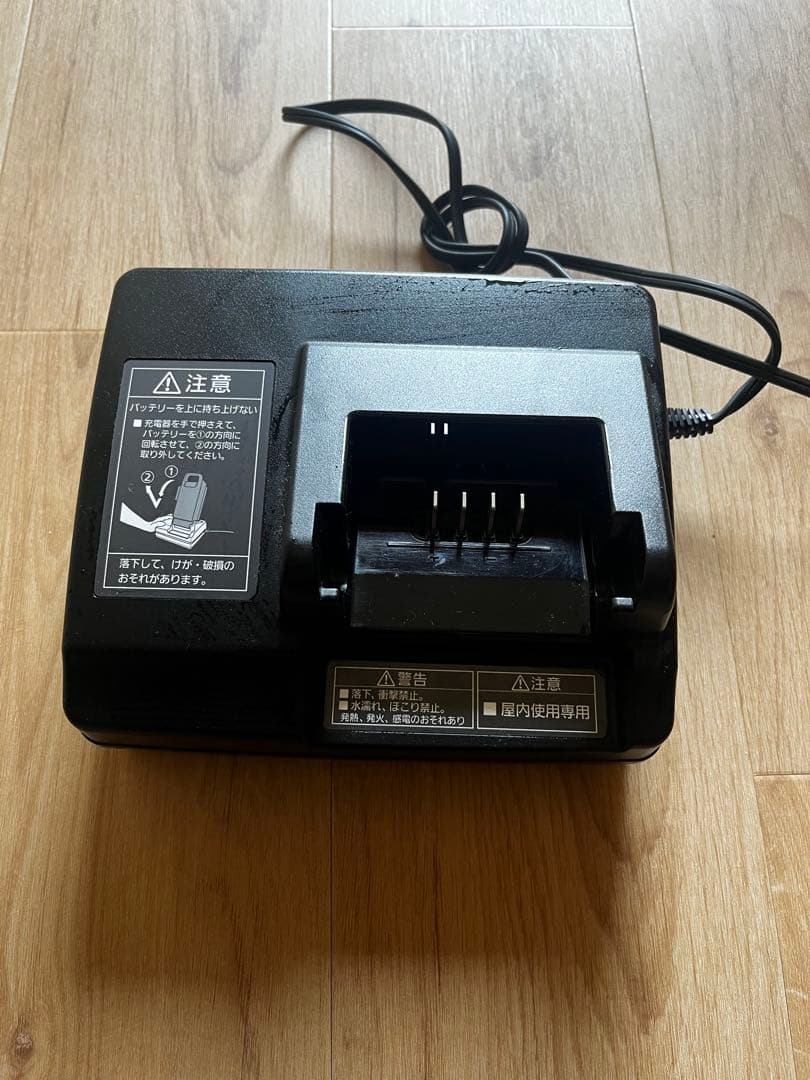 パナソニック　電動自転車充電器