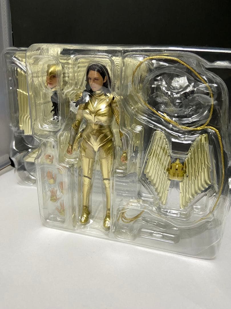 S.H.Figuarts ワンダーウーマン　ゴールドアーマー
