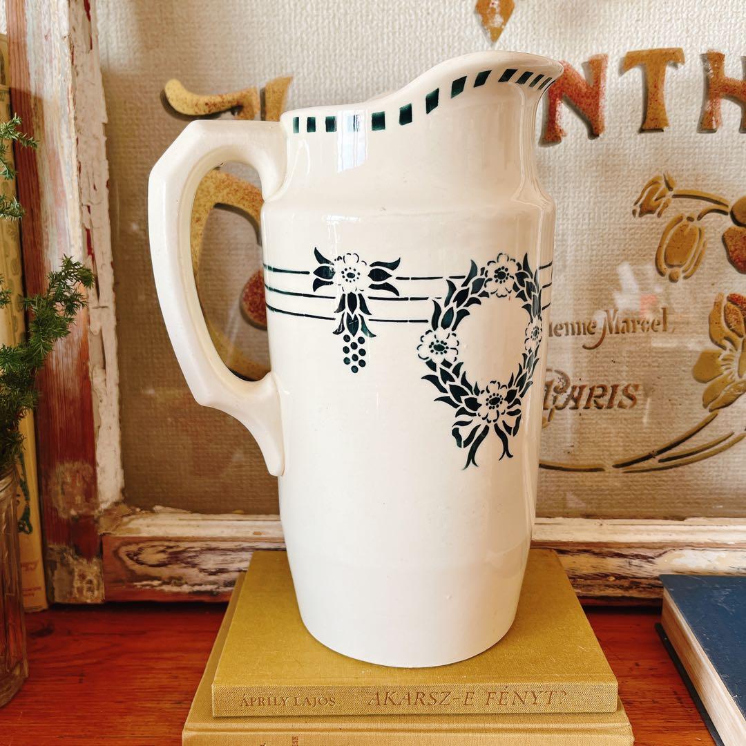 バドンヴィレー　すっきりシンプルなピシェ