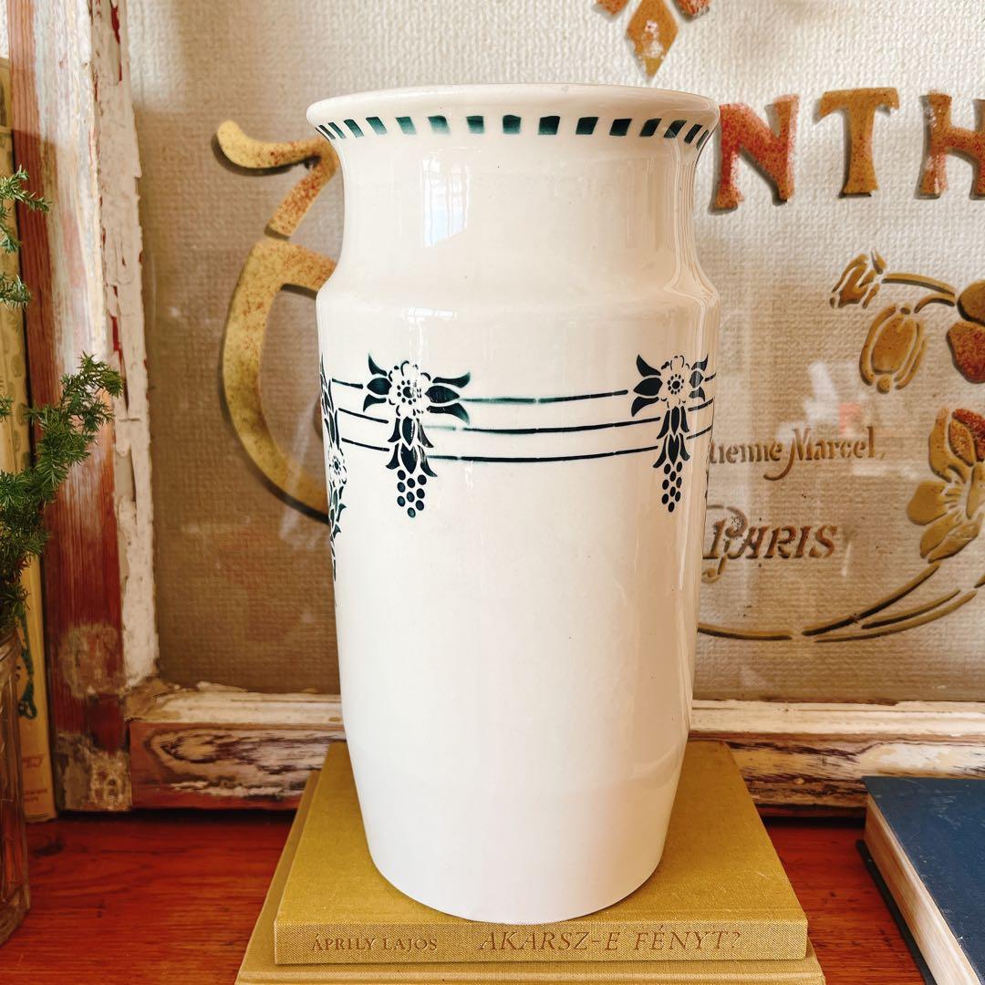 バドンヴィレー　すっきりシンプルなピシェ