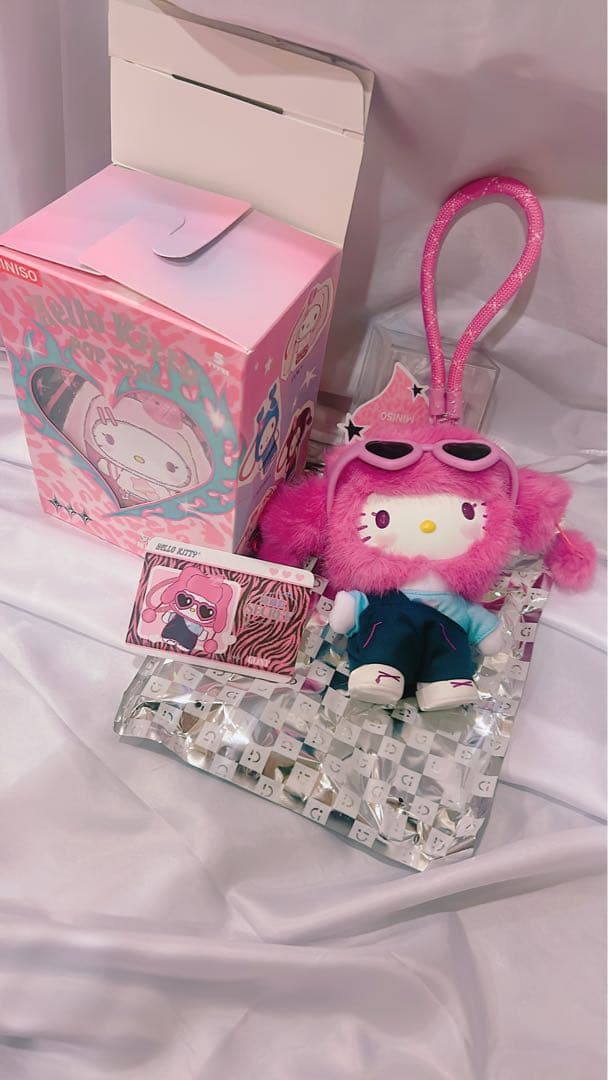 MINISOハローキティpopstarぬいぐるみシークレット