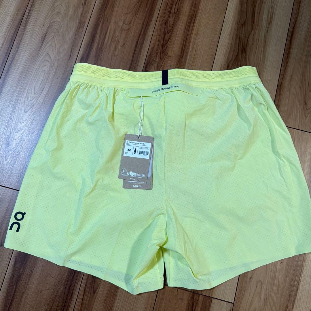On イエロー ランニングショーツ M 5インチ パフォーマンスショーツ