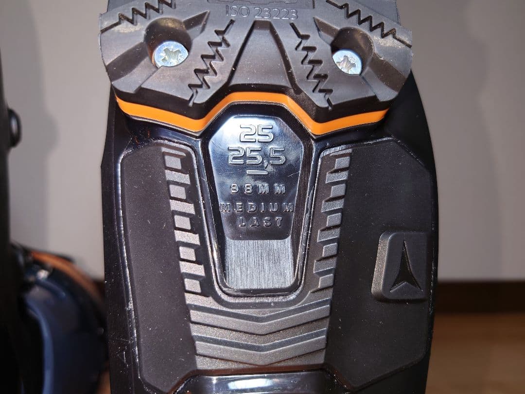 ゆ*ぴ様 ATOMIC スキー用ブーツ ブラック/オレンジ