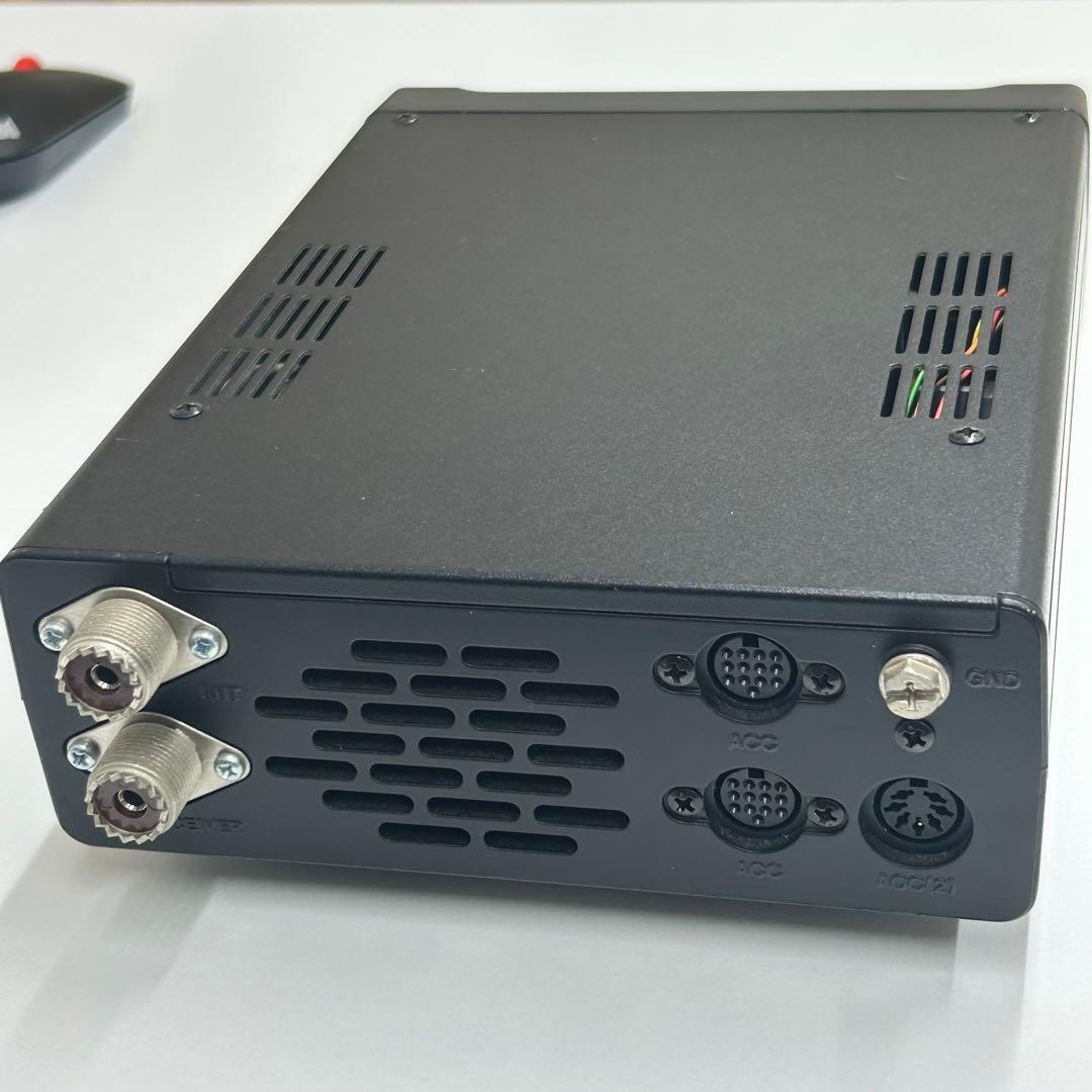 ICOM AT-180 アンテナチューナー＋MB-62 モービルブラケット付き