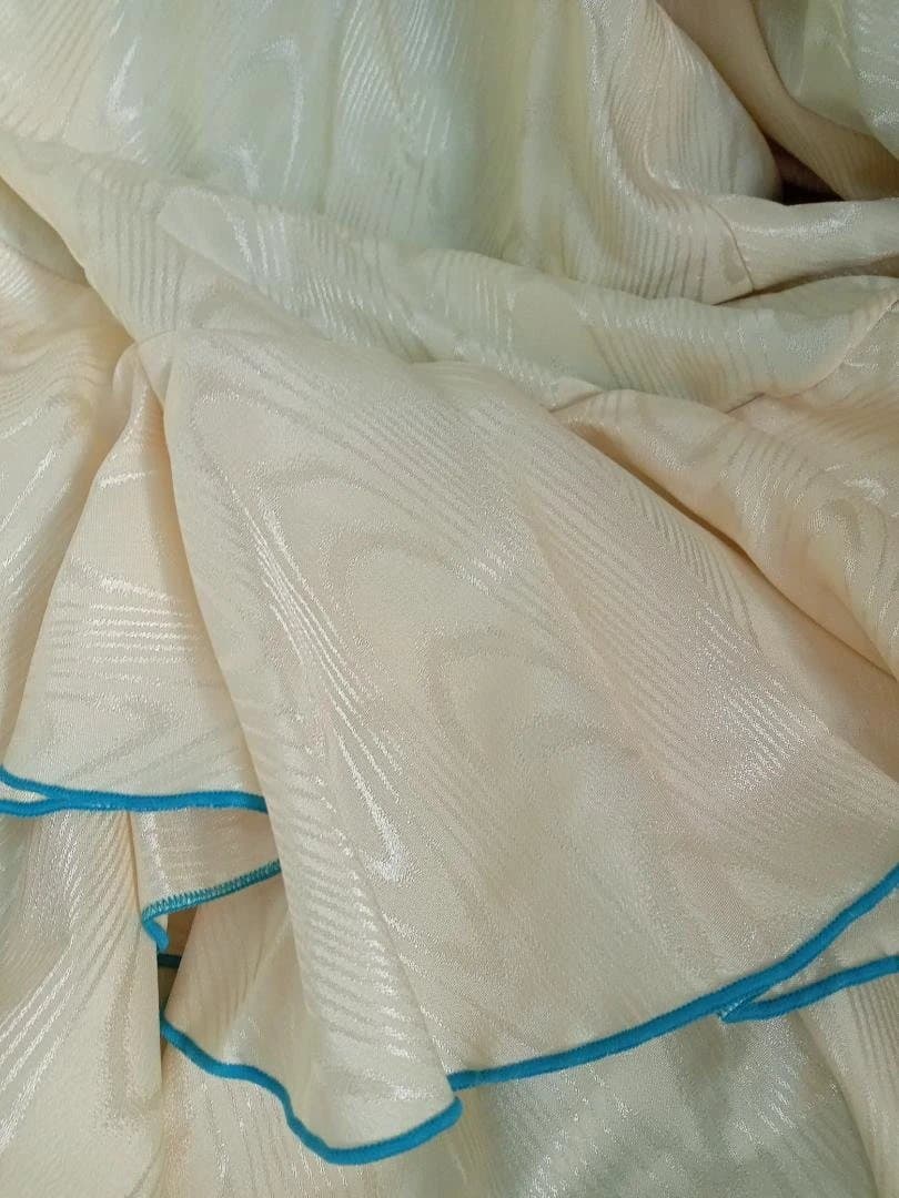 ターコイズブルーのマントンで作ったフラメンコ衣装