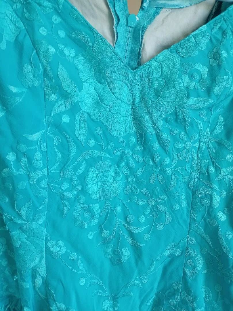 ターコイズブルーのマントンで作ったフラメンコ衣装