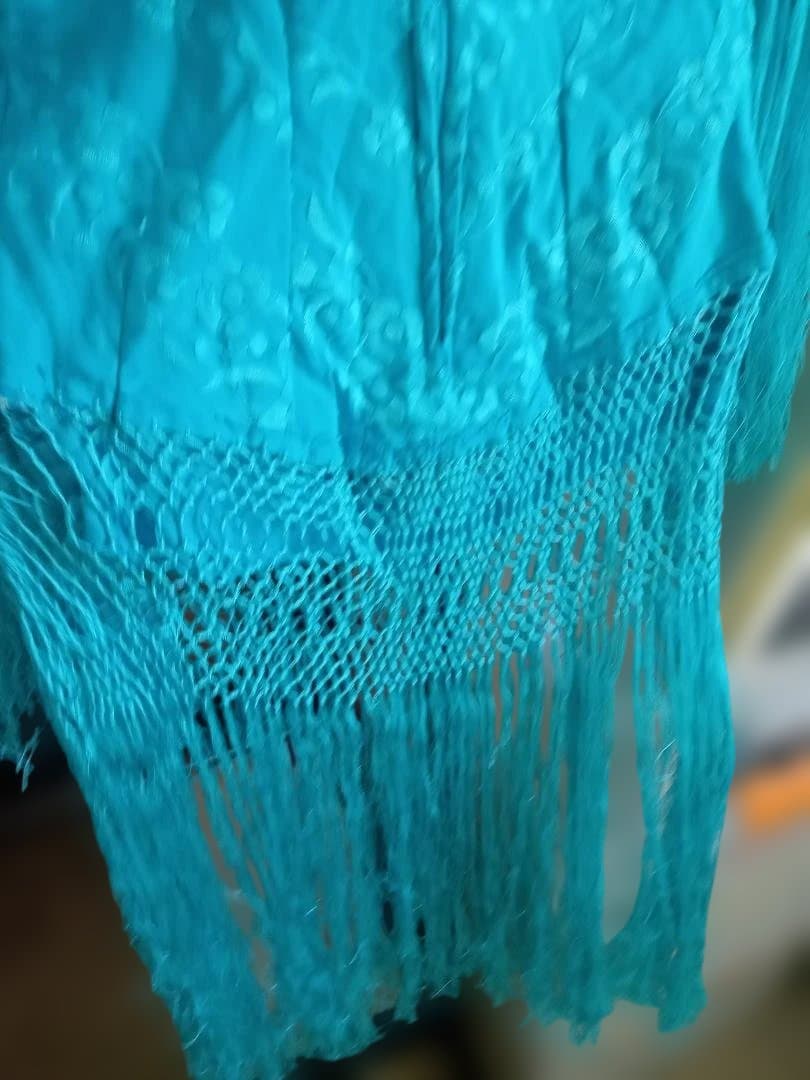 ターコイズブルーのマントンで作ったフラメンコ衣装