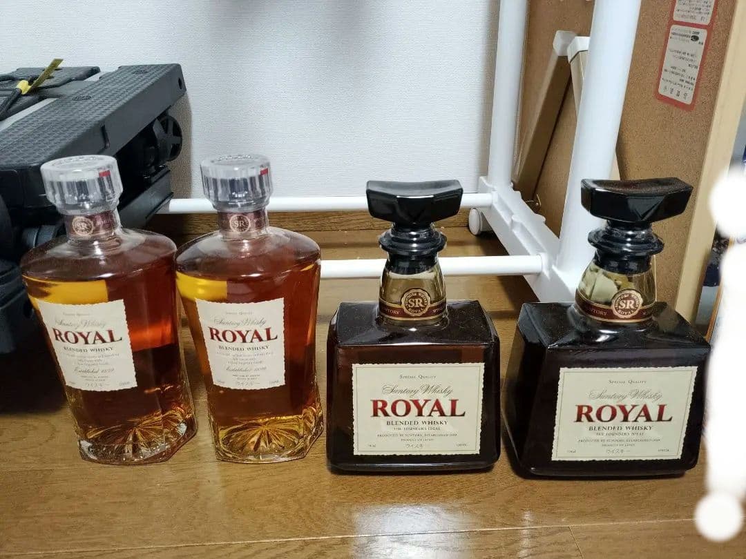 サントリーローヤル現行700ml2本&スリム660ml2本のセット