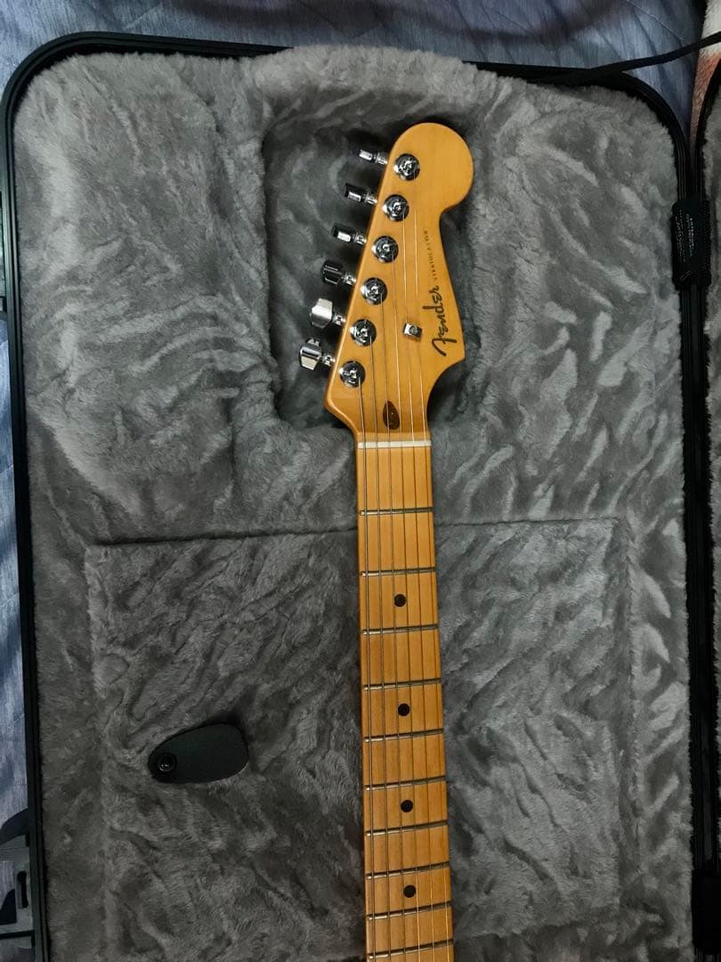 フェンダー American Ultra Stratocaster HSS