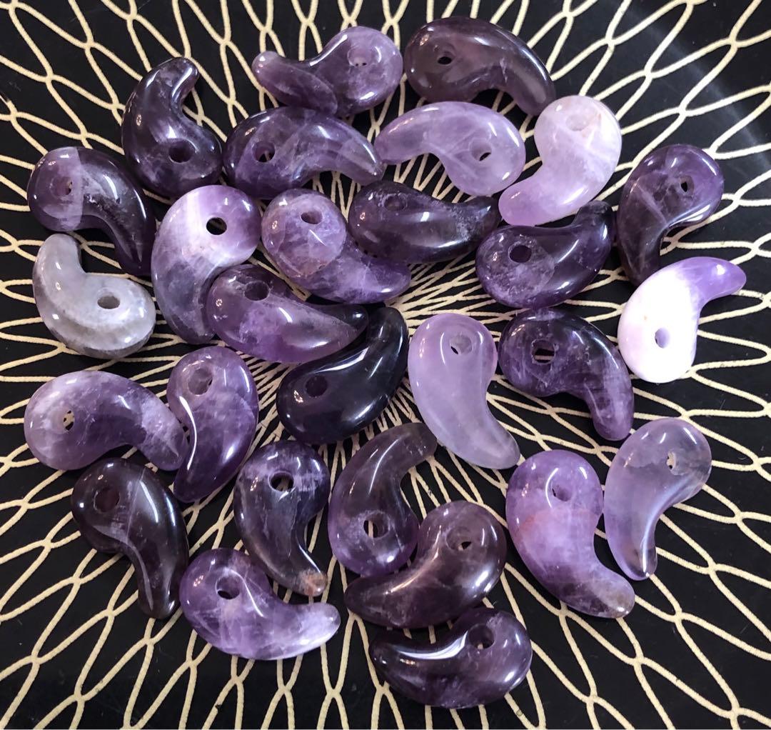 マガタマ天然石アメジスト小さい勾玉魔除けマガタマオブジェインテリア28点